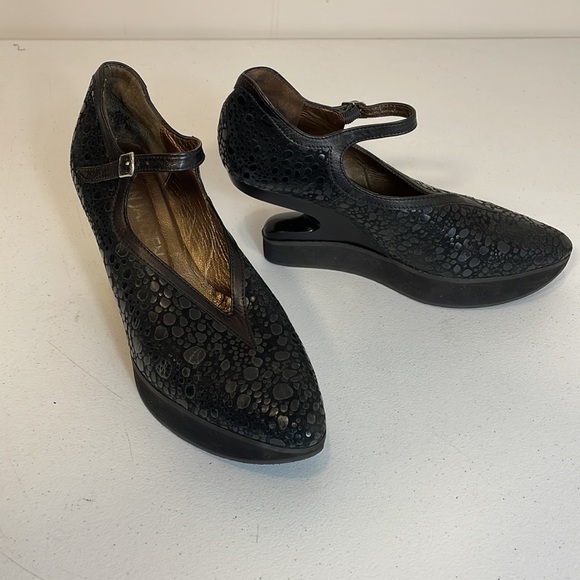 Jan Jansen Textured Suede Curved Heel Mary Jane Shoes - Picture 2 of 14